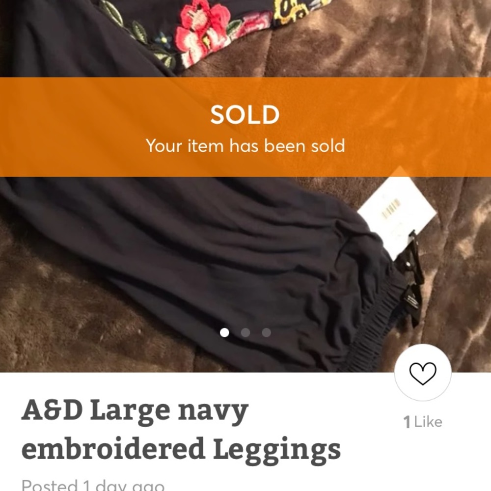 SOLD on Merc BNWT Large navy embroidered leggings
